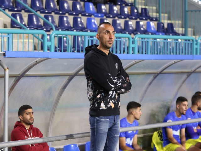 הוקפץ לעמדת המאמן הראשי. אגבאריה (דאפר מחאמיד)